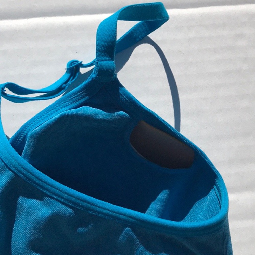SOLD🛑Under Armour Heatgear Seamless Sports Bra - Picture 6 of 9